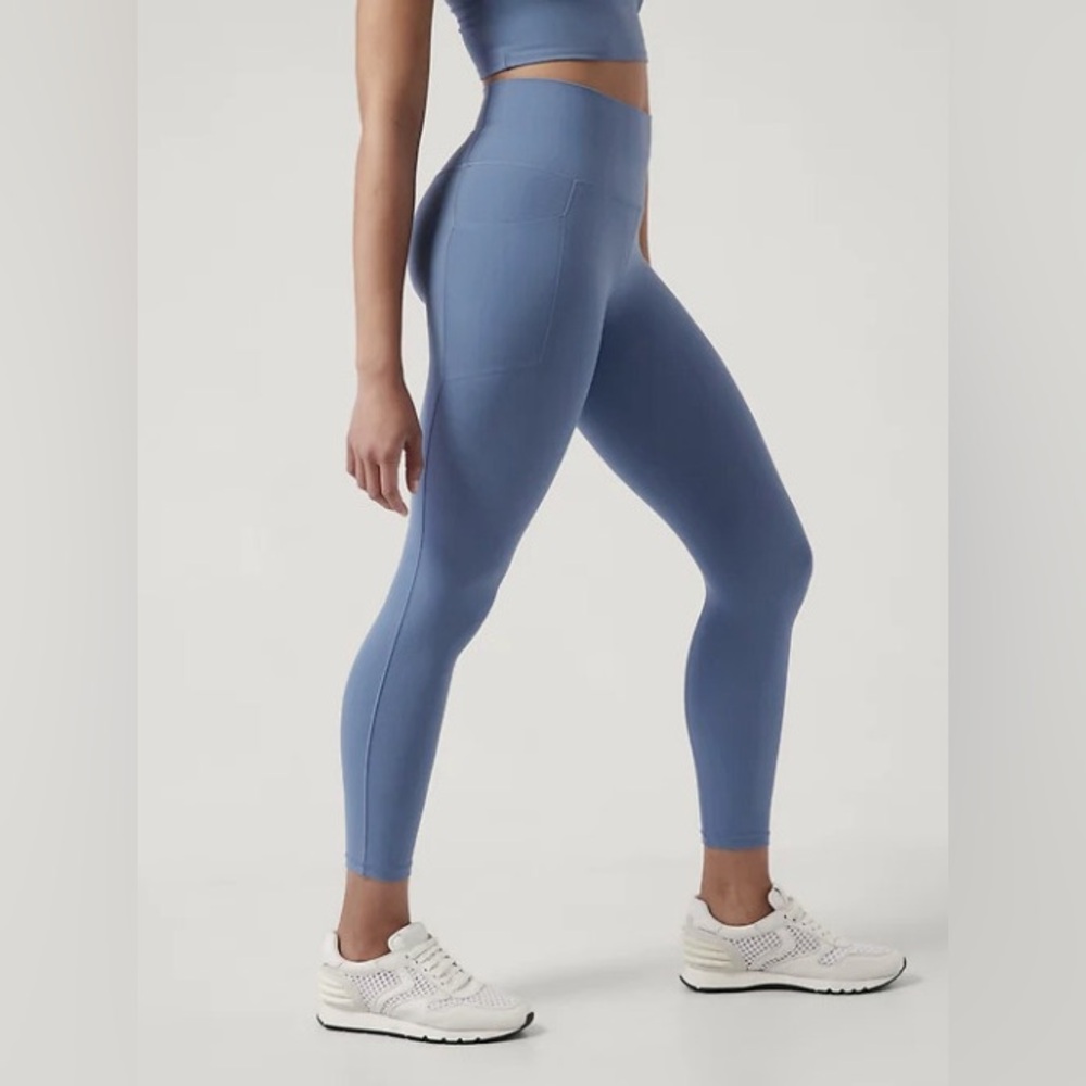 Blue Athleta salutation stash 7/8 tight